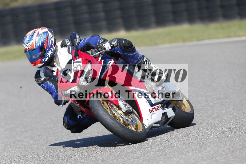 Archiv-2025/49 26.08.2025 Cornu Master School ADR/rot-rouge/37